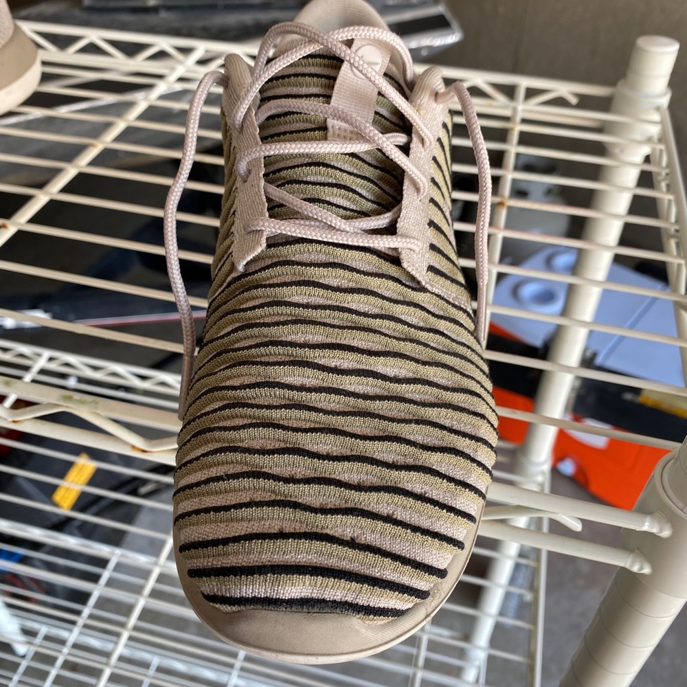 Nike shoes - Picture 2 of 2
